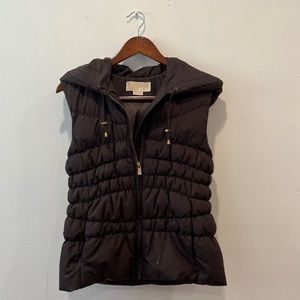 MICHAEL KORS Dark Brown puffer vest (small petite)